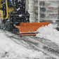 Snöblad SCH-L monterat på gaffeltruck vid plogning i snöfall